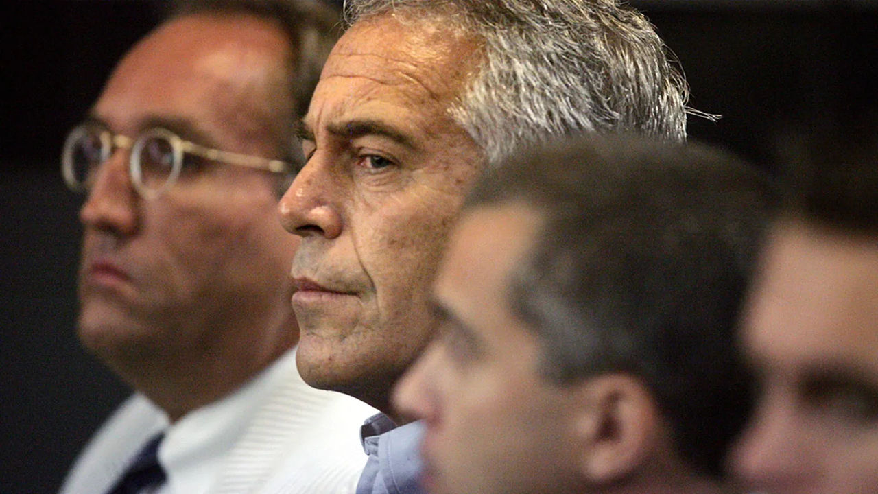 Epstein s-a plâns că un coleg de celulă vrea să-l ucidă, cu 2,5 săptămâni înainte de moartea sa.