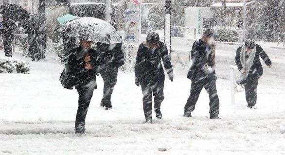Meteorologii au emis vineri o avertizare cod galben de vânt puternic.