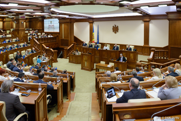 Парламент рассмотрит в пятницу, 4 июля, Резолюцию об отставке министра внутренних дел Дорина Речана.