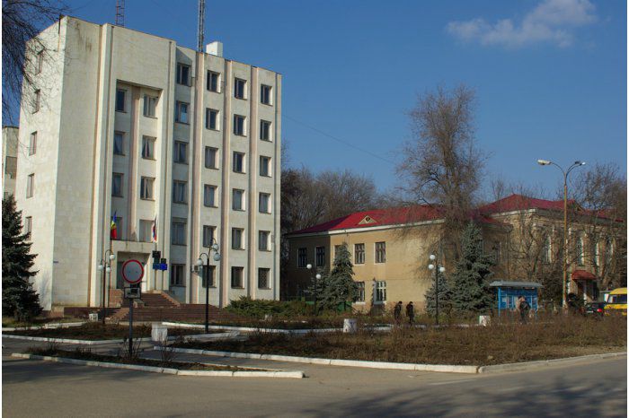 Непосредственно в г. Вулканешты общественный транспорт совсем не работает.