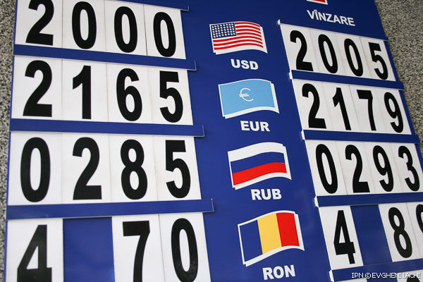 BNM menţionează că volatilitatea euro pe piaţa valutară internaţională rămâne foarte ridicată.