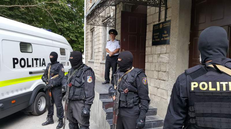 Прокуроры требуют продлить срок их содержания под стражей еще на 30 суток.