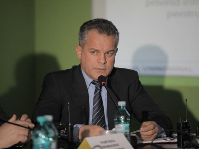 In 2009, impreuna cu hotelul Codru a fost privatizat si terenul aferent cazangeriei Resedintei de Stat.