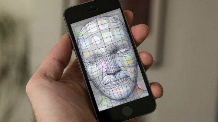 Viitorul iPhone va folosi un scanner 3D facial pentru autentificare. 