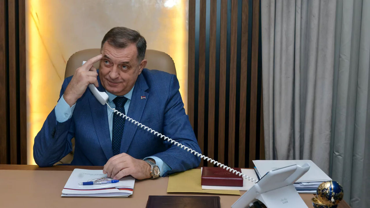Милорад Додик снят с поста главы Республики Сербской: ему грозит тюрьма.