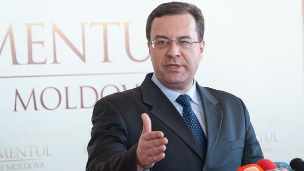 Marian Lupu a declarat după ședința de la Parlament, că invitația pentru liberal democrați rămîne în vigoare, pentru că în actuala politică nu este loc pentru „bosumflări și supărări”.