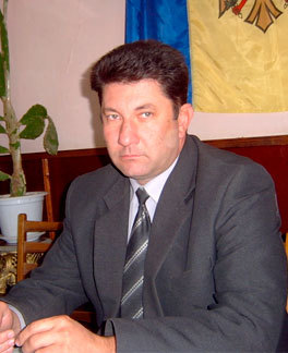 Decizia instanței însă nu este pusă în aplicare, pentru că majoritatea consilierilor sătești îl susțin pe actualul primar.