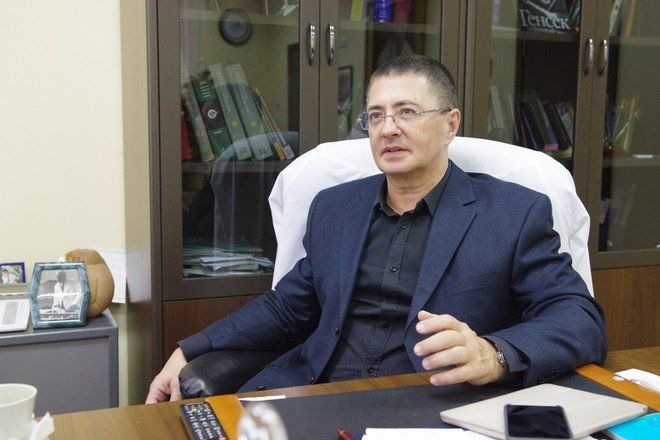 Доктор Мясников назвал коронавирус возможной причиной онкологии.