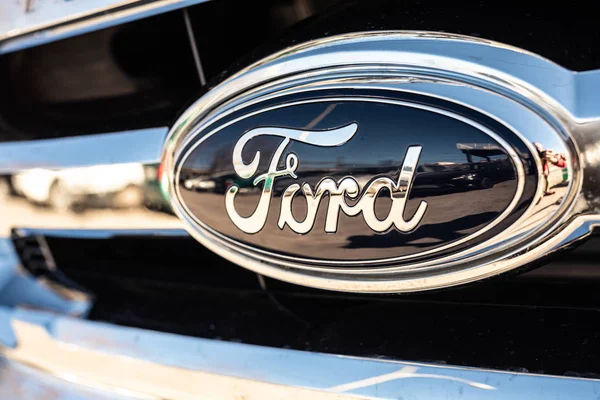 Ford пересмотрел стратегию выпуска электромобилей после потери $20 млрд.