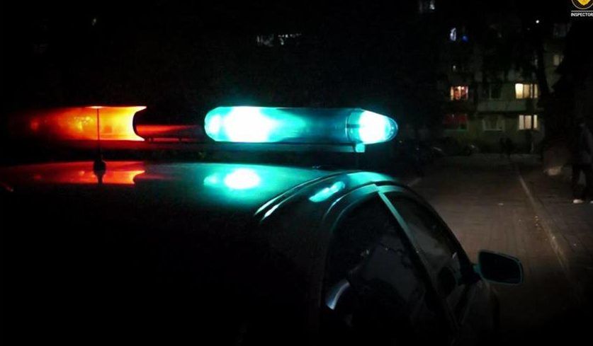 Tânăr reținut de INP după ce a urcat pe bancheta din spate a echipajului de patrulare.