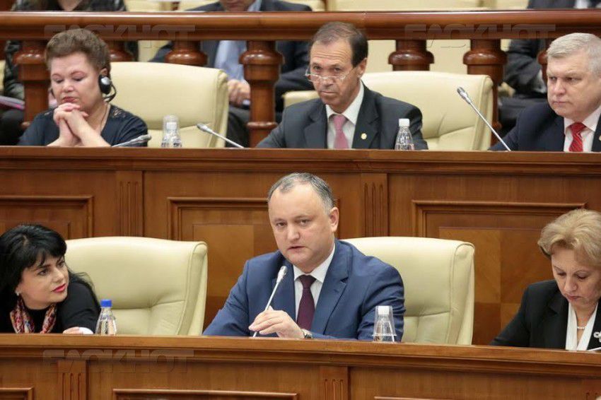 Додон считает, что принятое вчера в Парламенте РМ решение о снятии депутатской неприкосновенности с Влада Филата "важный шаг, но этого недостаточно".