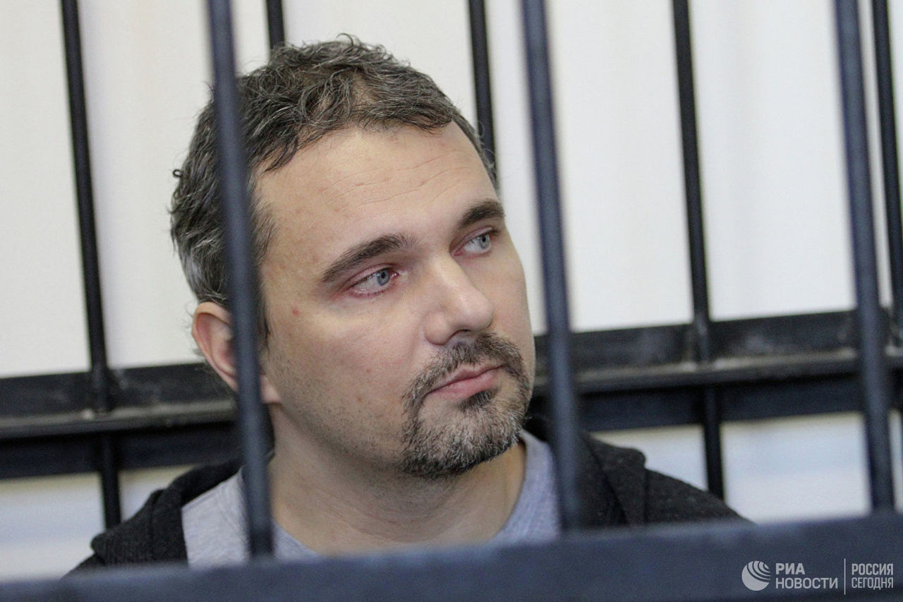 Суд обязал мать убитой модели выплатить преступнику 300 тысяч рублей.