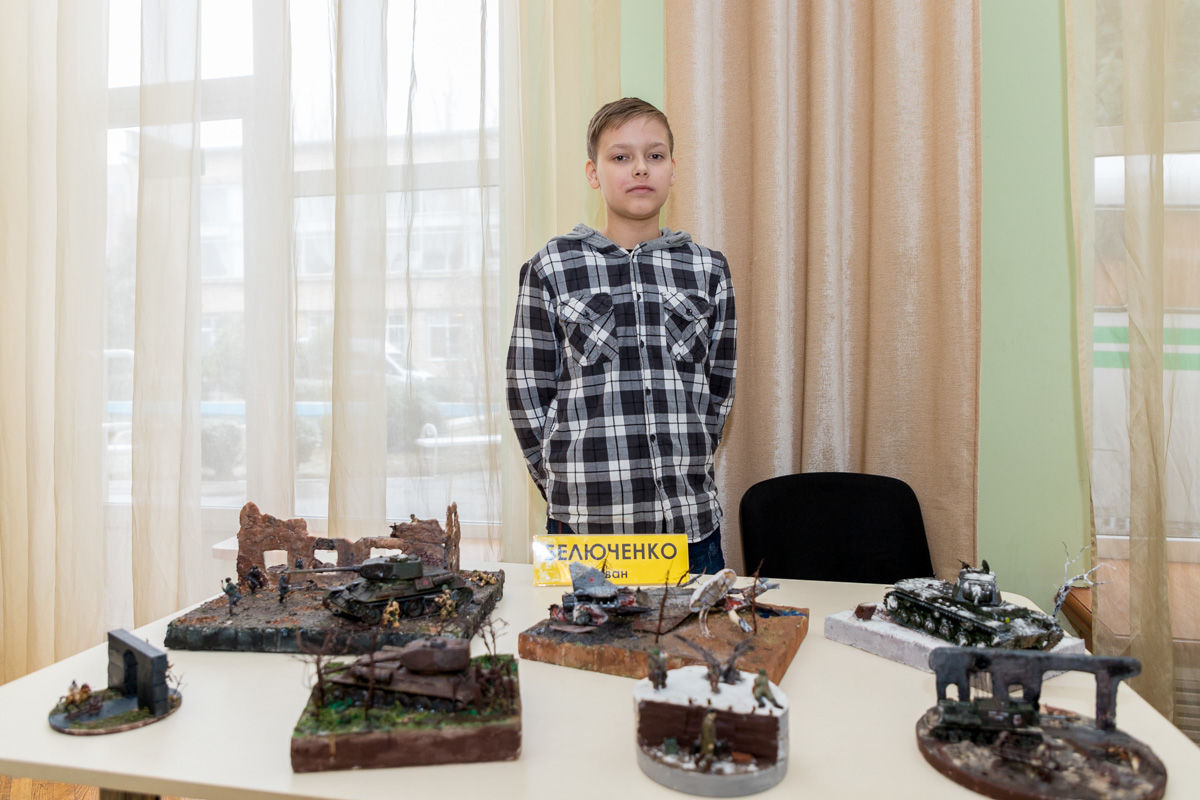 В Приднестровье 12-летний школьник создаёт исторические мини-диорамы.
