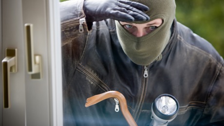 Poliţia nu poate prinde câţiva hoţi care sparg şcoli din raionul Hânceşti. Foto: publika.md