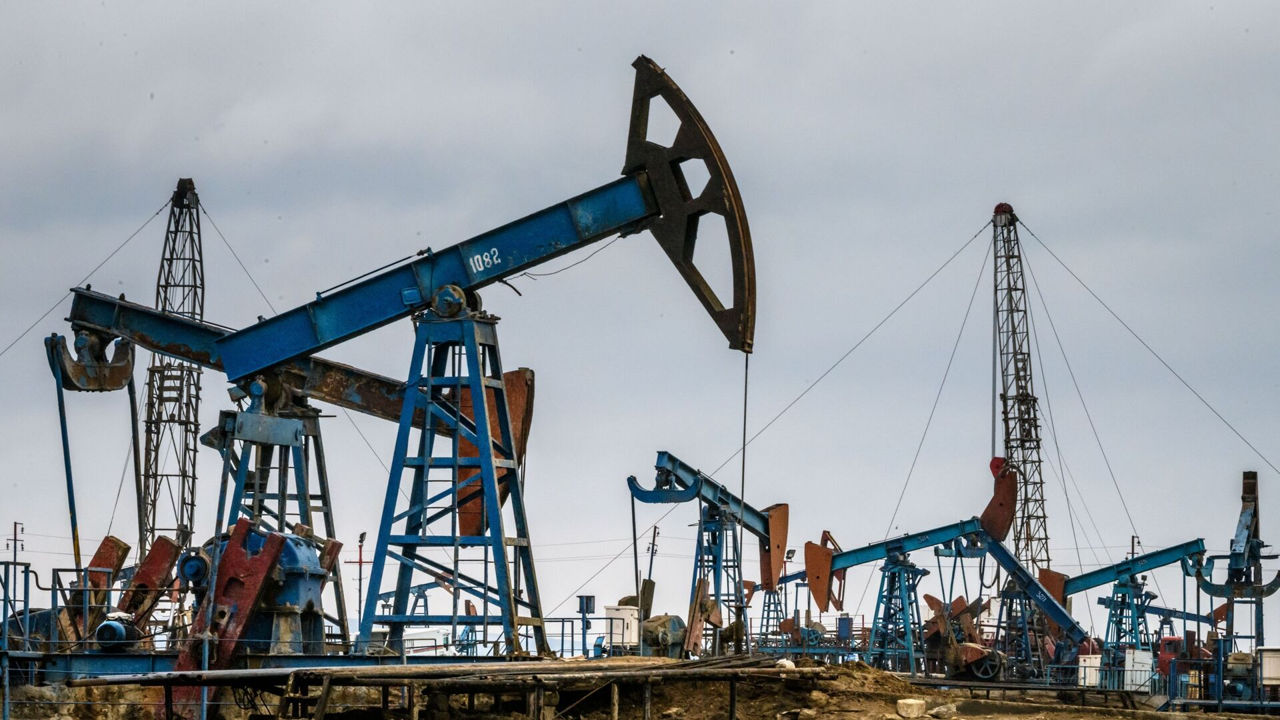 Нефть подорожала на 8% после решения ОПЕК+ сократить добычу на 1 млн баррелей в сутки.