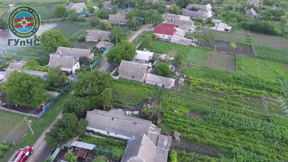 В Чобручах после ливней оказались затоплены многие подвалы и огороды сельчан.