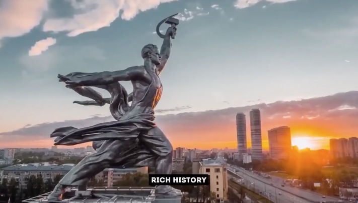 Иностранцев призывают переехать в Россию: красивые женщины, водка и дешевый газ.
