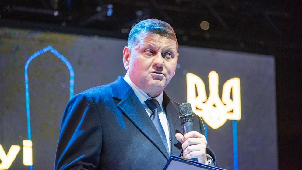Valeri Zalujnîi se pregătește să candideze împotriva lui Vladimir Zelenski.