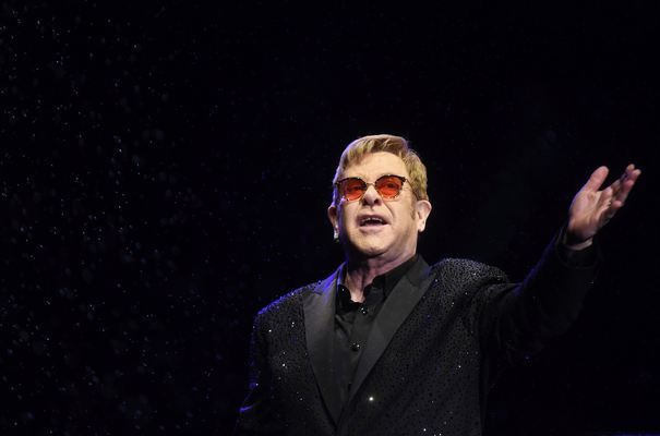 Elton John ar putea renunţa la turnee, după o carieră de 50 de ani.