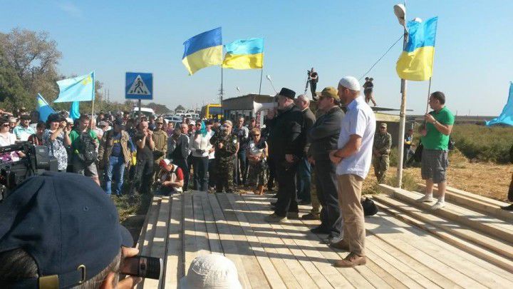 Активисты «Азов», «Автомайдана», Совета общественной безопасности и Союза приднестровцев Украины.