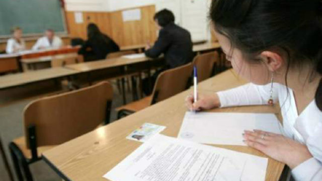 Сдавать тесты собираются более 4 тысяч выпускников. 