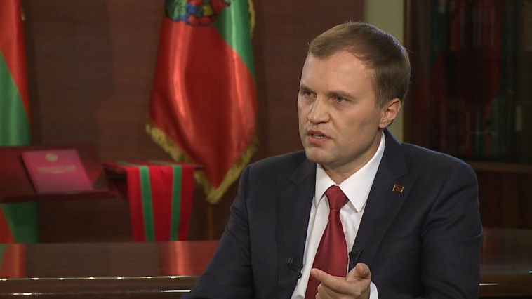 Евгений Шевчук уволил замминистра обороны за хищения.