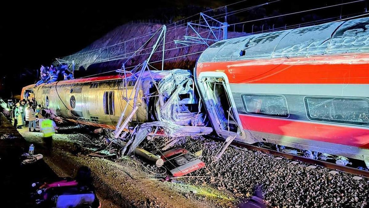 Două trenuri de mare viteză s-au ciocnit în sudul Spaniei: Peste 20 de persoane au murit.