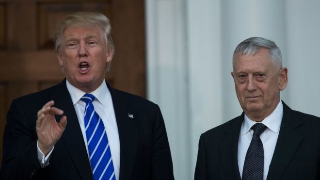Избранный президент США Дональд Трамп и генерал морской пехоты в отставке Джеймс Мэттис.