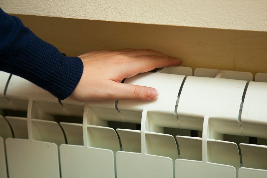Termoelectrica призывает управляющих домов регулировать подачу тепла.