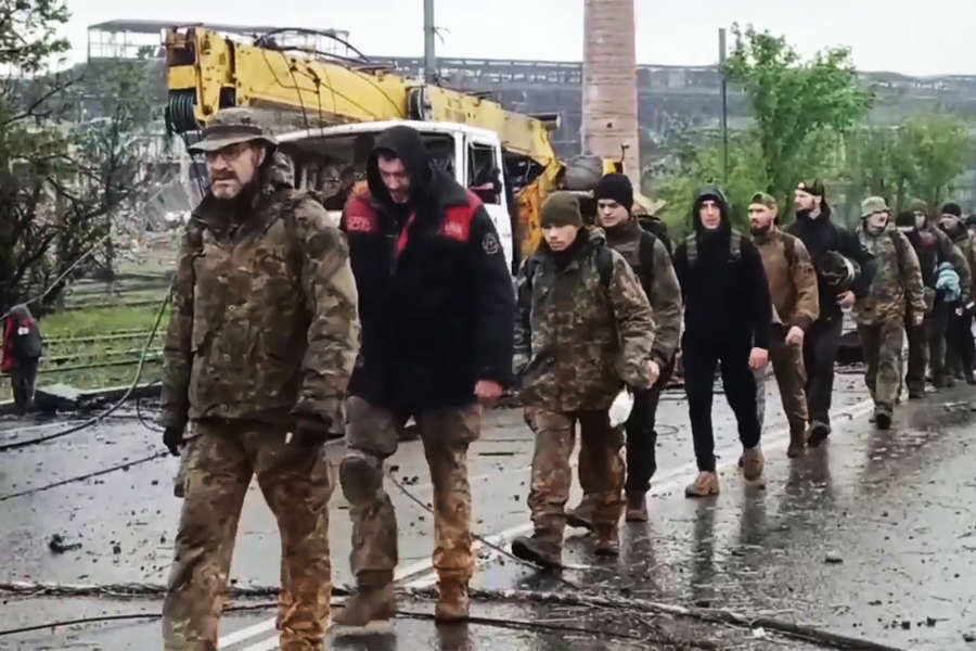 Минобороны РФ опубликовало видео сдачи в плен военных с «Азовстали».