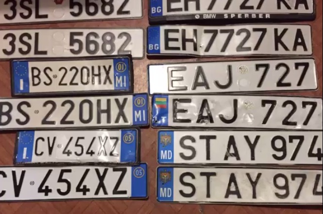 За возврат номерных знаков они требовали выкуп в размере от 500 до 1000 леев.