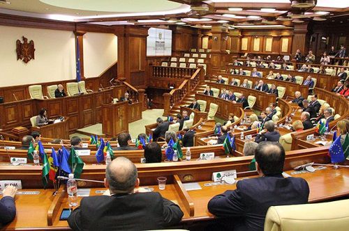 Нельзя считать, что это большинство располагает полными правами и полномочиями.
