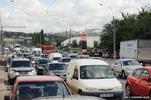 В Молдове неправильно собирают данные с места аварии, полицейские слишком мало обучены, как нужно это делать. Фото: Evgheni Lachi