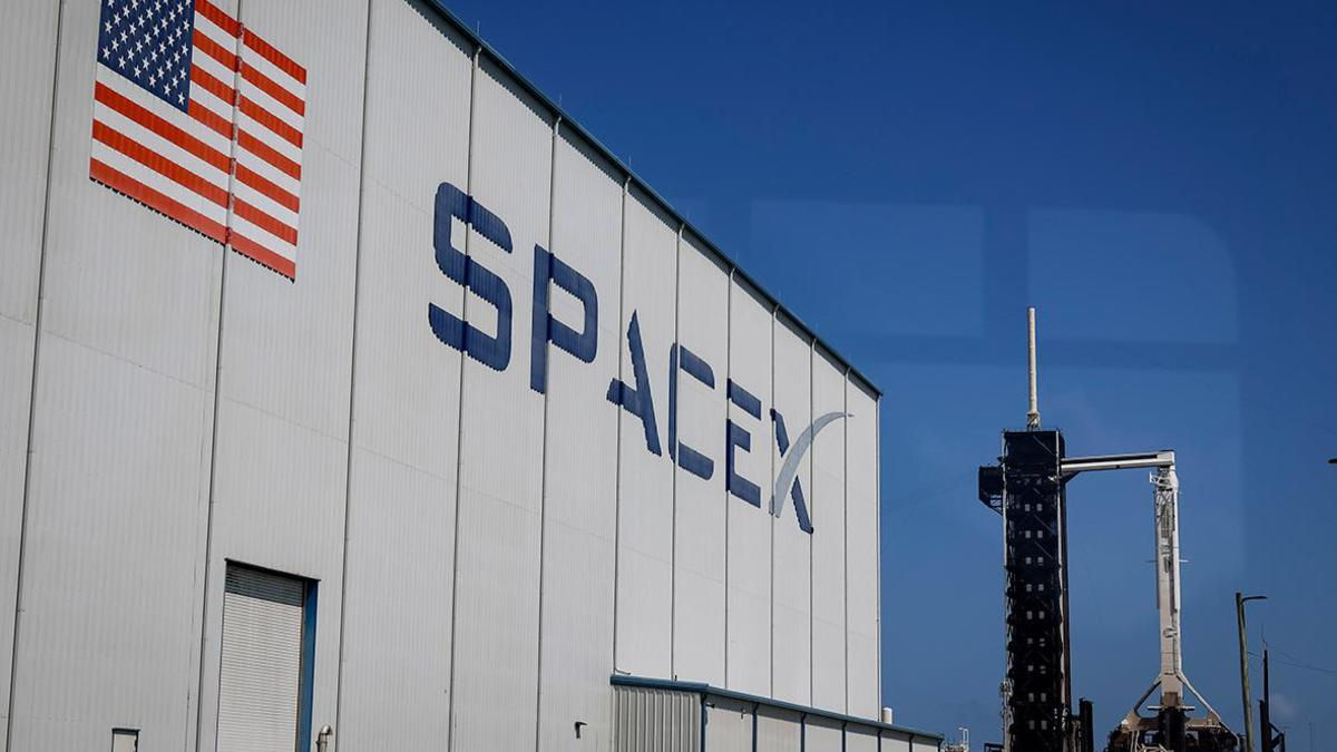 SpaceX ar putea obține un contract de lansare a sateliților pentru Domul de Aur al SUA.