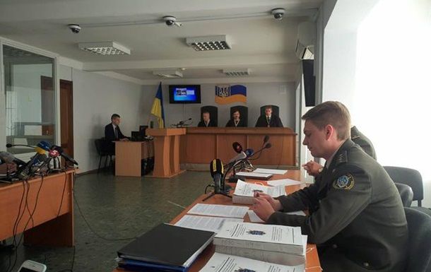 Суд над Януковичем перенесли на октябрь.