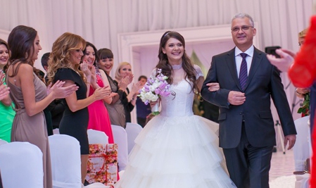 Fiica sa, Sanda, care s-a căsătorit la începutul acestui an, va fi cea care îi va aduce pe lume primul nepoţel.