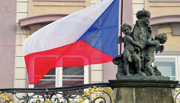 Чехи по происхождению, но не являющиеся на момент выборов гражданами Чешской Республики, участвовать в голосовании не могут.