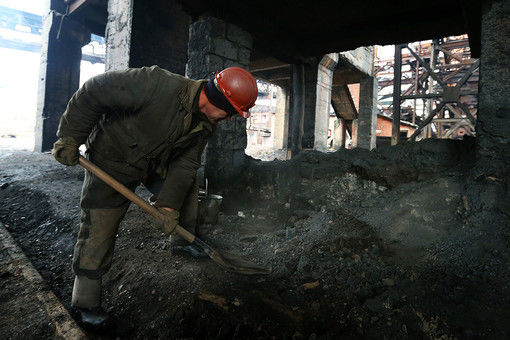 Украина будет вынуждена продолжать покупать уголь у России, Донецка и Луганска.