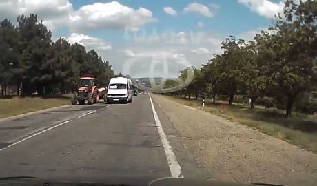 Şoferul microbuzului de linie Izbişte-Chişinău a pus în pericol viaţa pasagerilor. Foto: jurnal.md