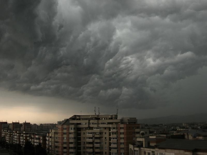 Izolat sunt posibile ploi slabe de scurtă durată, însoțite de descărcări electrice.
