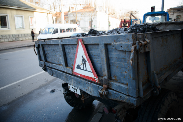 Кишиневские коммунальщики вымыли улицы города.