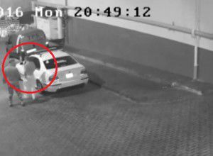 На Буюканах засняли двух автомобильных воров.