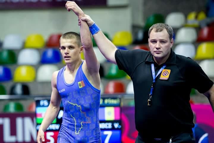 В финале он уступил российскому спортсмену Магомедрасулу Идрисову со счетом 1-12.