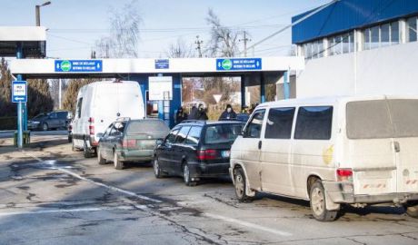 De la începutul acestui an poliţiştii de frontieră au depistat o sută de viniete nevalabile. 