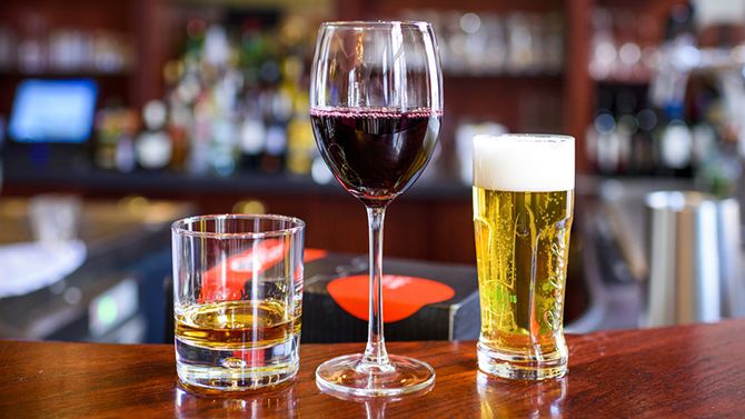 Știința îți spune de ce bei alcool și ce fel de consumator ești. Foto: canalvie.com