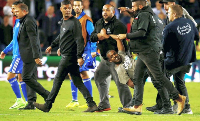 Un spectator înarmat cu un cuțit a încercat să-l atace pe Isco
