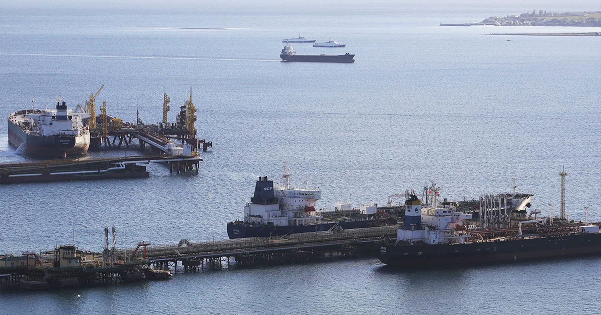 Companiile baltice alimentează în secret petrolierele flotei din umbră.