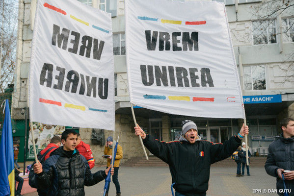 Мнение: "Униря" осуществится при поддержке улицы и деятелей культуры.