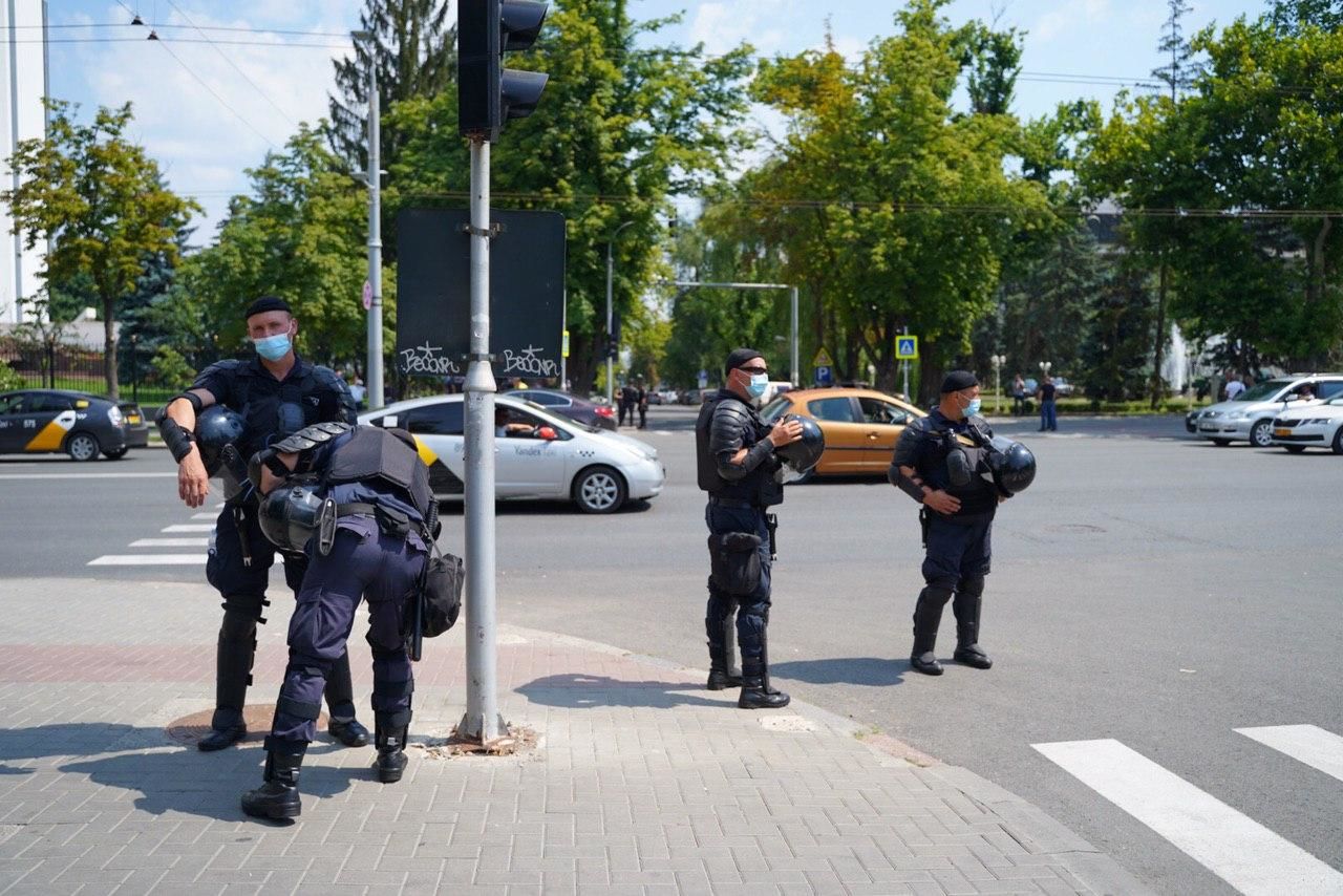 Алайба: Полиция останавливала микроавтобусы и проверяла, нет ли в них протестующих