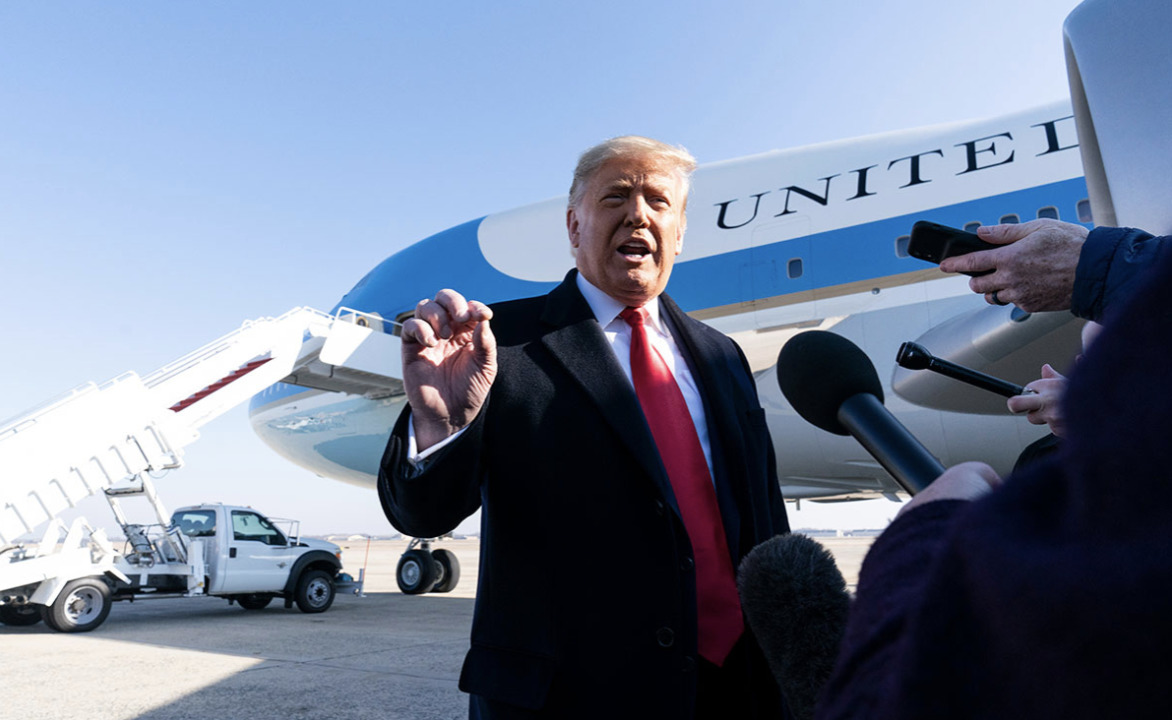 Трамп предупредил об опасности для США в случае импичмента.